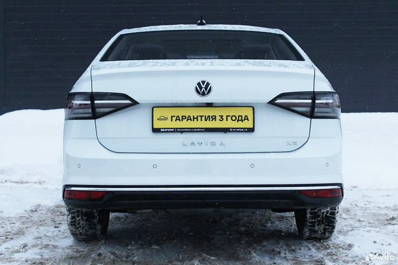 Аналог Volkswagen Jetta уже можно купить за 2,56 млн рублей. В России появились Volkswagen Lavida с атмосферным 113-сильным мотором и 6-ступенчатым «автоматом»